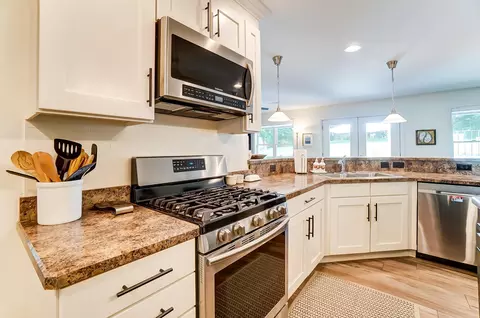 Kitchen - 2115 Oak Knoll Dr, Springfield, OH 45504 photo 5 of 8
