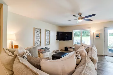 Living - 2115 Oak Knoll Dr, Springfield, OH 45504 photo 7 of 8