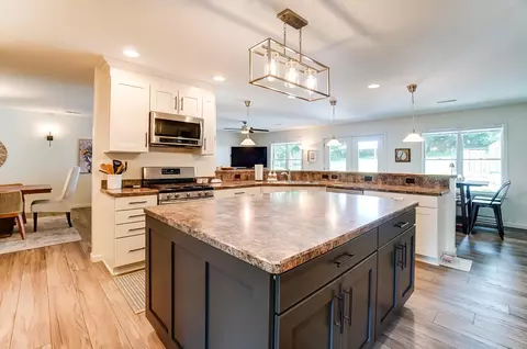 Kitchen - 2115 Oak Knoll Dr, Springfield, OH 45504 photo 1 of 8