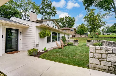 Exterior - 2115 Oak Knoll Dr, Springfield, OH 45504 photo 4 of 19