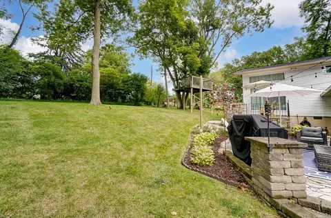 Exterior - 2115 Oak Knoll Dr, Springfield, OH 45504 photo 17 of 19