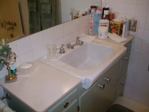 Bath - 649 Linden Ave, Celina, OH 45822 photo 2 of 4