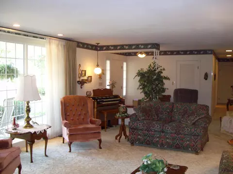 Living - 649 Linden Ave, Celina, OH 45822 photo 4 of 13