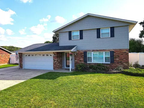 8337 Gibson Ave, Fairborn, OH 45324