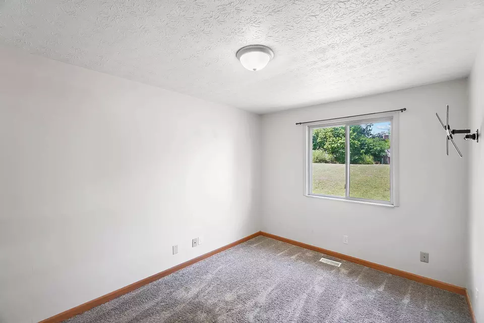 Bedroom - 624 Mohican Ct, Sidney, OH 45365 photo 3 of 4