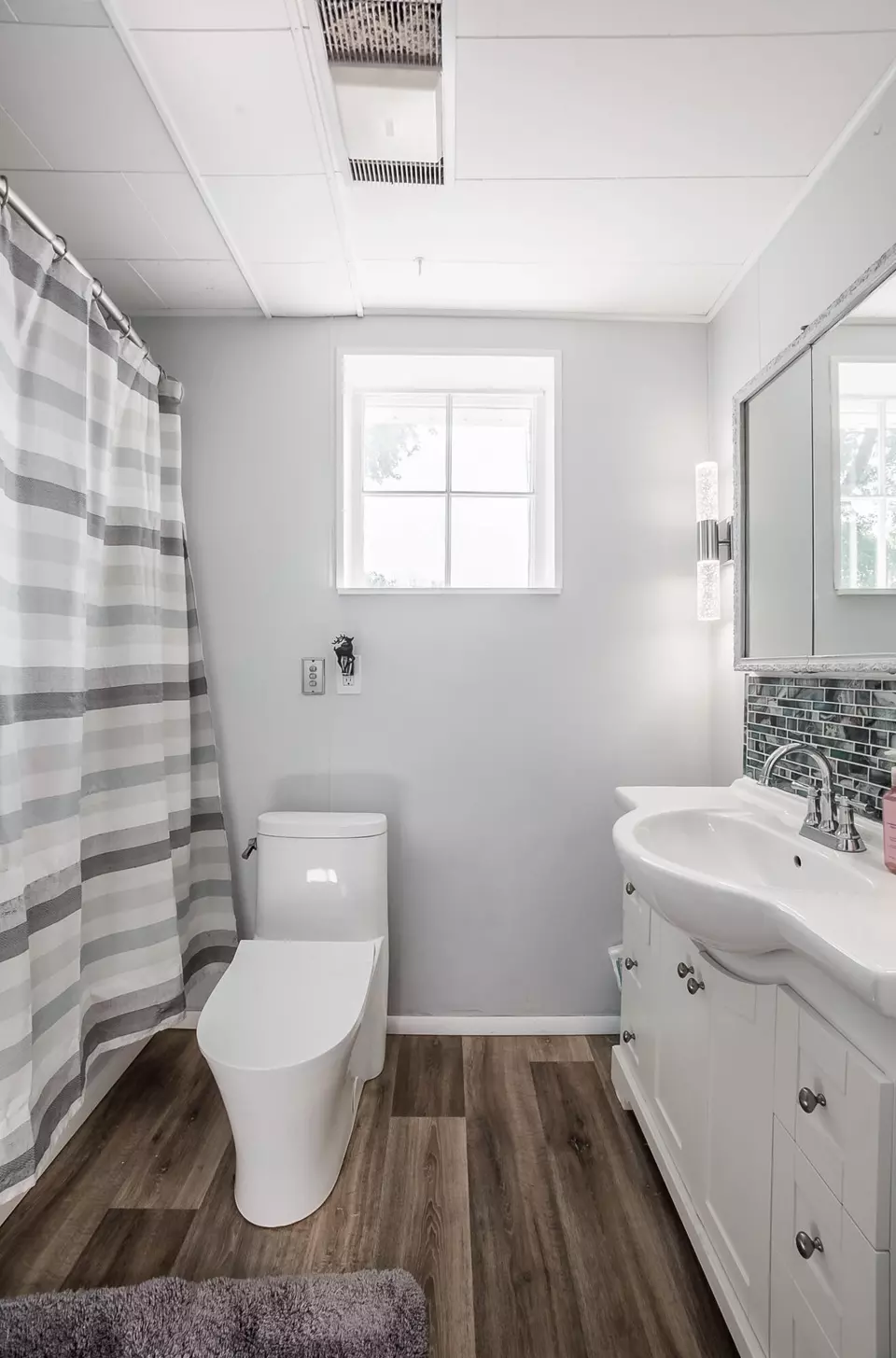 Bath - 913 Boal Ave, Piqua, OH 45356 photo 2 of 2