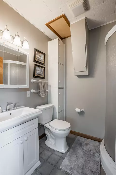 Bath - 913 Boal Ave, Piqua, OH 45356 photo 1 of 2
