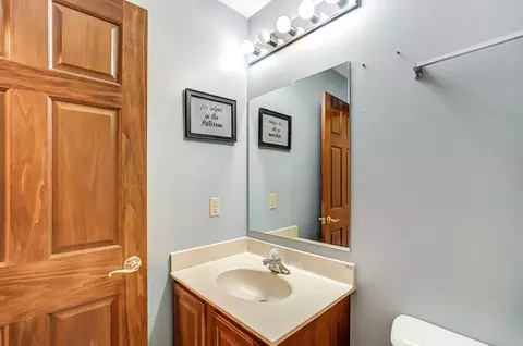 Bath - 2965 Windy Ridge Dr, Springfield, OH 45502 photo 3 of 4