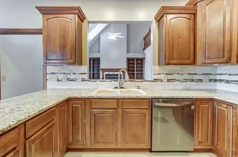 Kitchen - 2965 Windy Ridge Dr, Springfield, OH 45502 photo 4 of 7