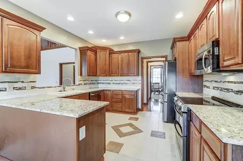 Kitchen - 2965 Windy Ridge Dr, Springfield, OH 45502 photo 2 of 7
