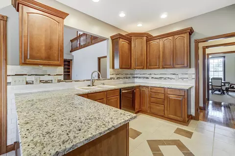 Kitchen - 2965 Windy Ridge Dr, Springfield, OH 45502 photo 3 of 7
