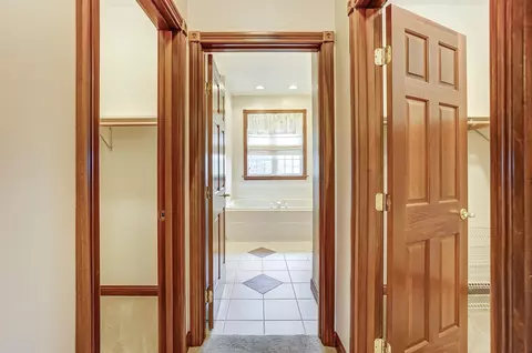 Entry Way - 2965 Windy Ridge Dr, Springfield, OH 45502 photo 4 of 8