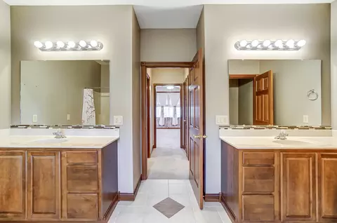 Entry Way - 2965 Windy Ridge Dr, Springfield, OH 45502 photo 5 of 8