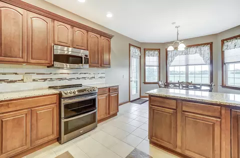 Kitchen - 2965 Windy Ridge Dr, Springfield, OH 45502 photo 6 of 7