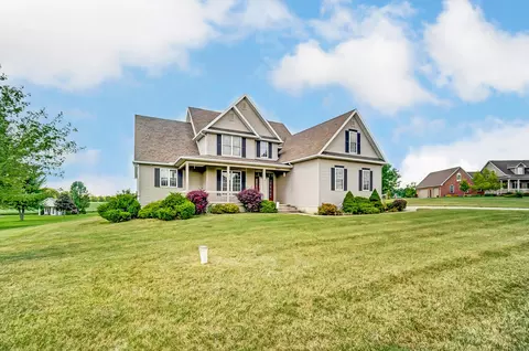 Exterior - 2965 Windy Ridge Dr, Springfield, OH 45502 photo 4 of 12