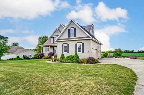 Exterior - 2965 Windy Ridge Dr, Springfield, OH 45502 photo 3 of 12