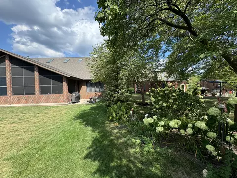 633 N Ash St, Celina, OH 45822 photo 2