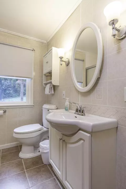 Bath - 919 Broadway Ave, Sidney, OH 45365 photo 2 of 4