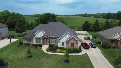 2771 Meadowpoint Dr, Troy, OH 45373