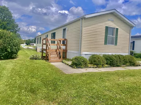 176 Saddlebrook Dr, Lima, OH 45807