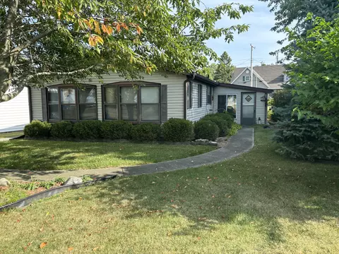 206 Parkway Dr, Saint Marys, OH 45885