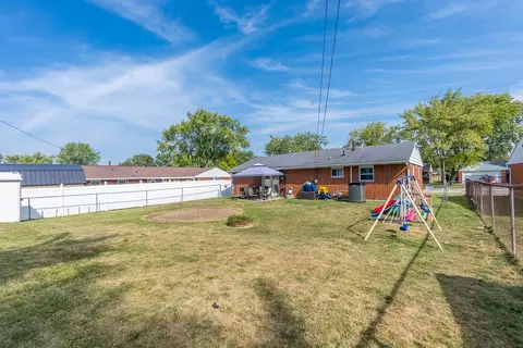Exterior - 1521 Marilyn Dr, Sidney, OH 45365 photo 5 of 6