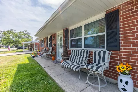 Exterior - 1521 Marilyn Dr, Sidney, OH 45365 photo 3 of 6