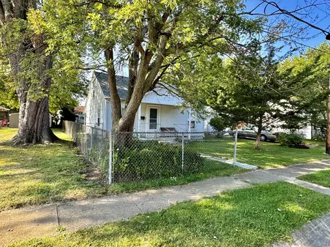 14 W Mclaughlin Ave, Fairborn, OH 45324