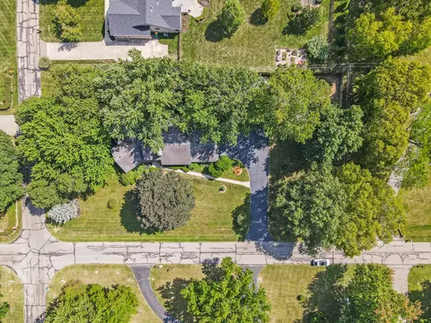 860 Lincolnshire Dr, Troy, OH 45373