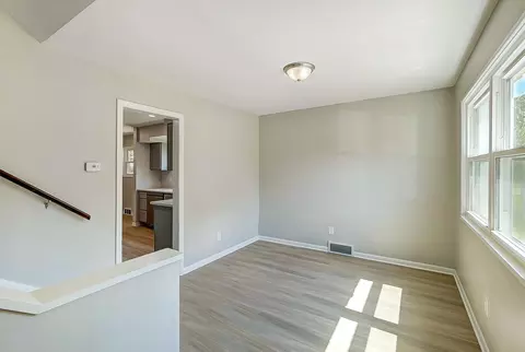 654 W Harding Rd, Springfield, OH 45504 photo 3