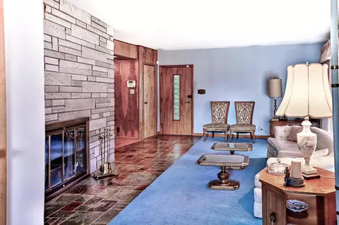 Living - 805 S Western Ave, Springfield, OH 45506 photo 5 of 7