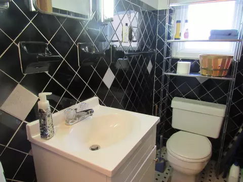 Bath - 805 S Western Ave, Springfield, OH 45506 photo 3 of 9