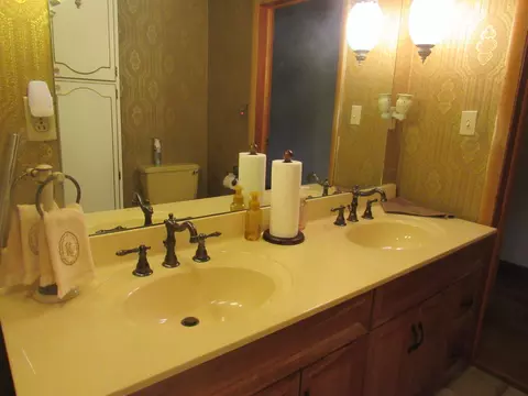 Bath - 805 S Western Ave, Springfield, OH 45506 photo 8 of 9
