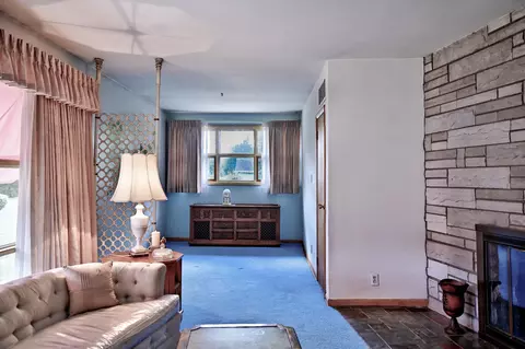 Living - 805 S Western Ave, Springfield, OH 45506 photo 1 of 7