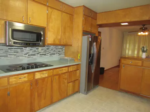 Kitchen - 805 S Western Ave, Springfield, OH 45506 photo 13 of 14