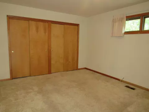 Bedroom - 805 S Western Ave, Springfield, OH 45506 photo 2 of 3