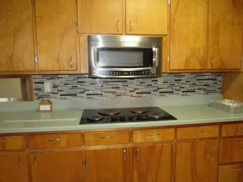 Kitchen - 805 S Western Ave, Springfield, OH 45506 photo 9 of 14