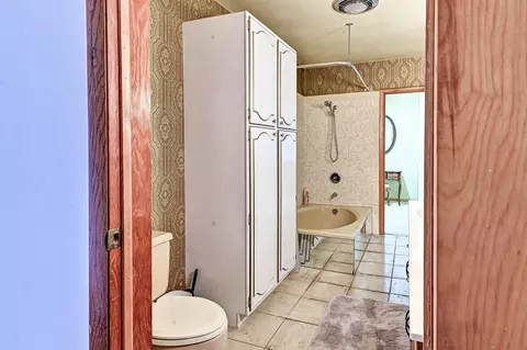 Bath - 805 S Western Ave, Springfield, OH 45506 photo 6 of 9