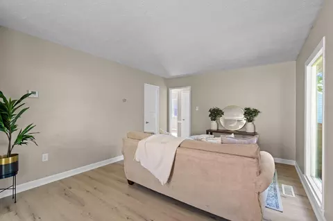 Living - 2127 S Hadley Rd, Springfield, OH 45505 photo 1 of 2