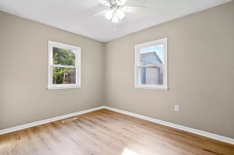 Bedroom - 2127 S Hadley Rd, Springfield, OH 45505 photo 2 of 5