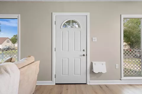 Entry Way - 2127 S Hadley Rd, Springfield, OH 45505 photo 1 of 3