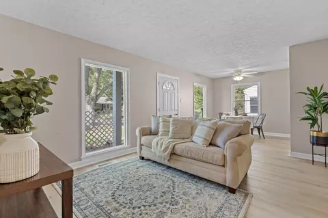 Living - 2127 S Hadley Rd, Springfield, OH 45505 photo 2 of 2