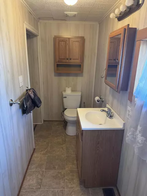 Bath - 1205 Skinner Ln, Springfield, OH 45504 photo 1 of 4