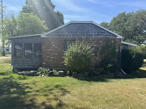 Exterior - 1205 Skinner Ln, Springfield, OH 45504 photo 8 of 10