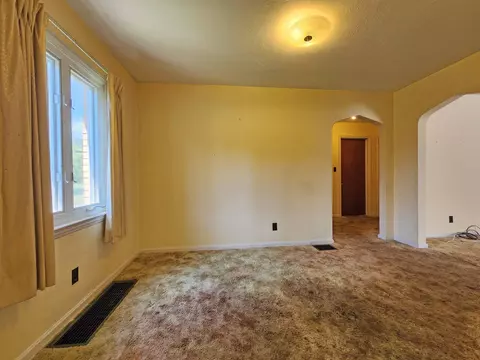 215 W Roseland Ave, Springfield, OH 45503 photo 4
