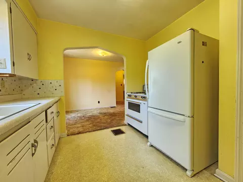 215 W Roseland Ave, Springfield, OH 45503 photo 8