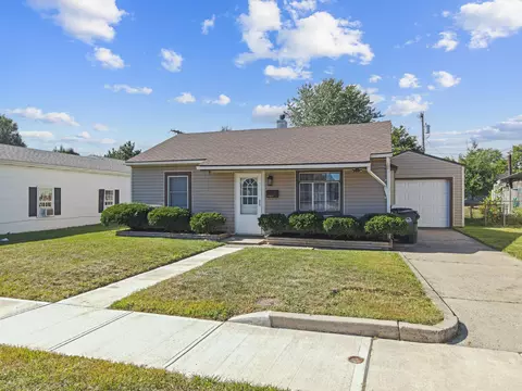 1178 Race Dr, Troy, OH 45373
