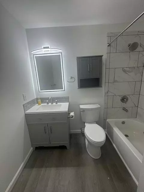 Bath - 4989 Willowdale Rd, Springfield, OH 45502 photo 6 of 8