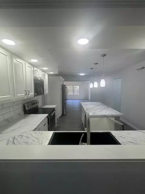 Kitchen - 4989 Willowdale Rd, Springfield, OH 45502 photo 1 of 11