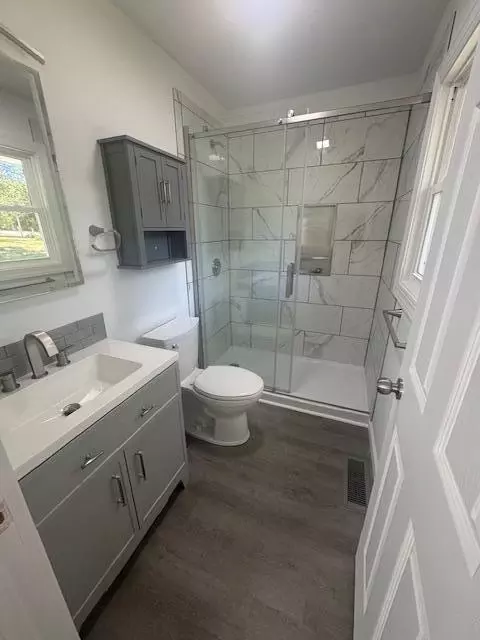 Bath - 4989 Willowdale Rd, Springfield, OH 45502 photo 3 of 8